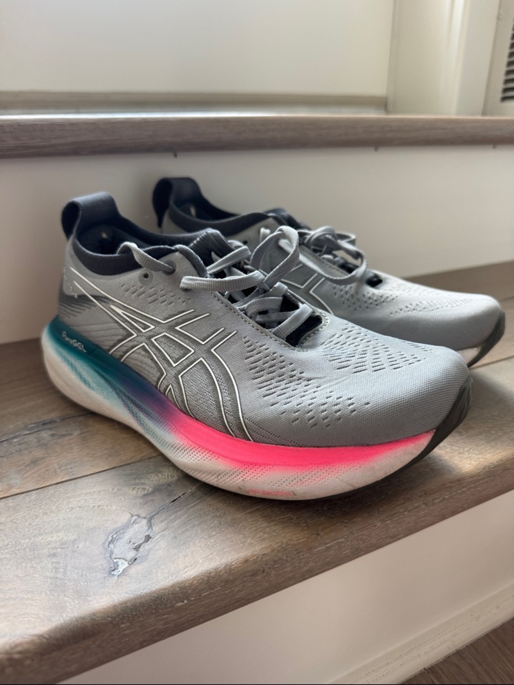 Asics Gel Nimbus 25 - Women’s Size 6.5